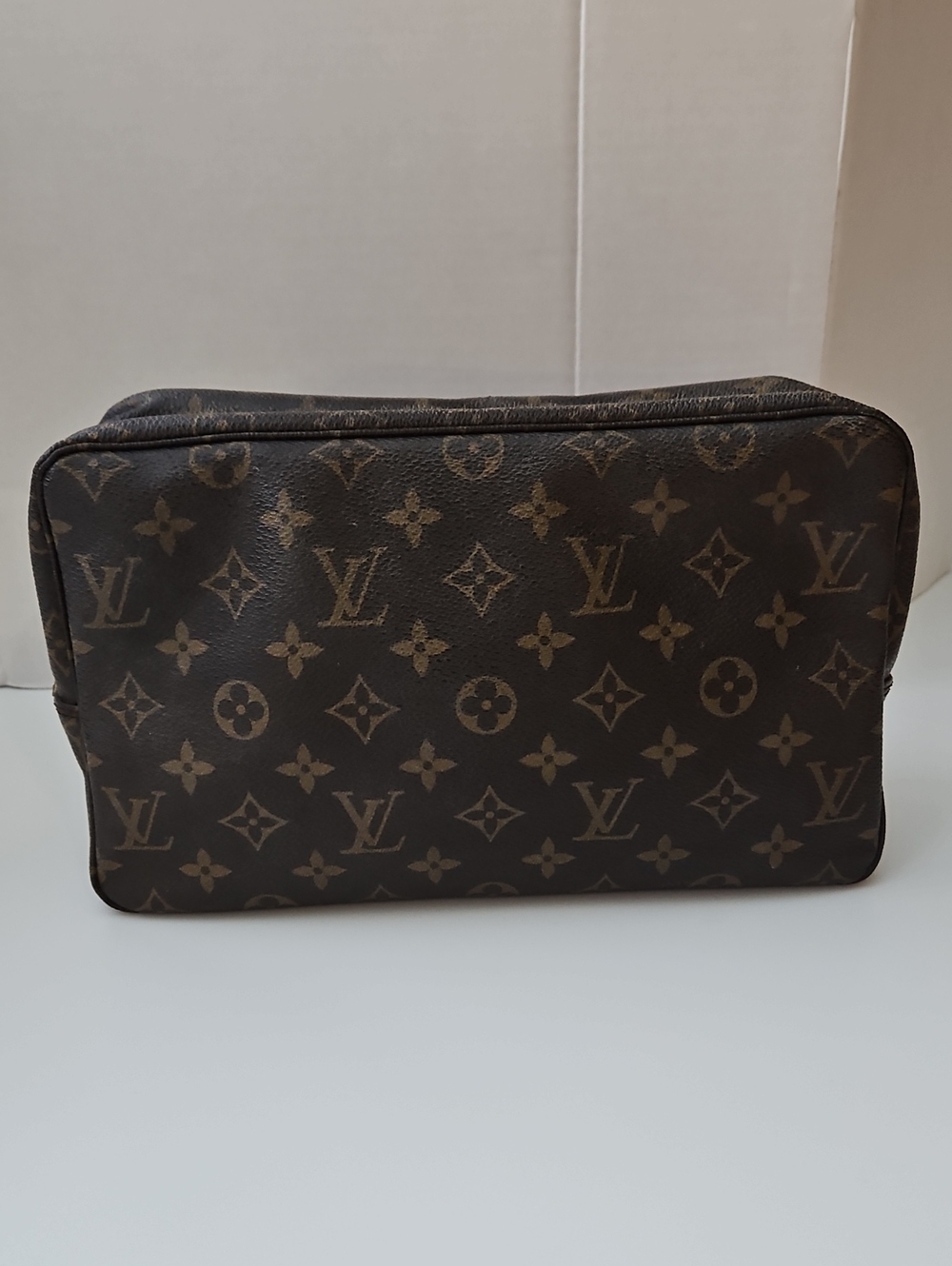 Authentic Louis Vuitton Monogram Canvas Trousse Toilette 23 Cosmetic Pouch
